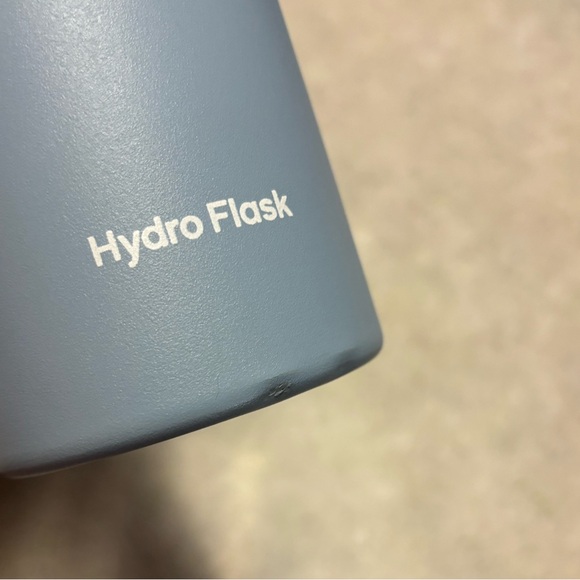 Hydro Flask 24oz - Picture 2 of 2
